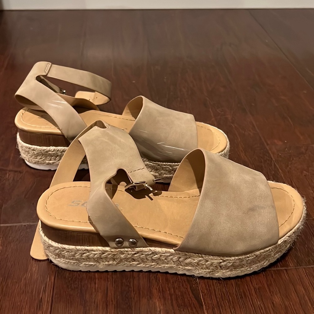 Soda Taupe Platform Sandal